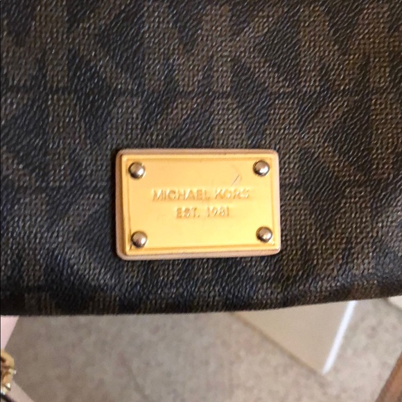 Michael Kors Brown Large Crossbody ⭐️MUST GO⭐️ - Picture 6 of 8